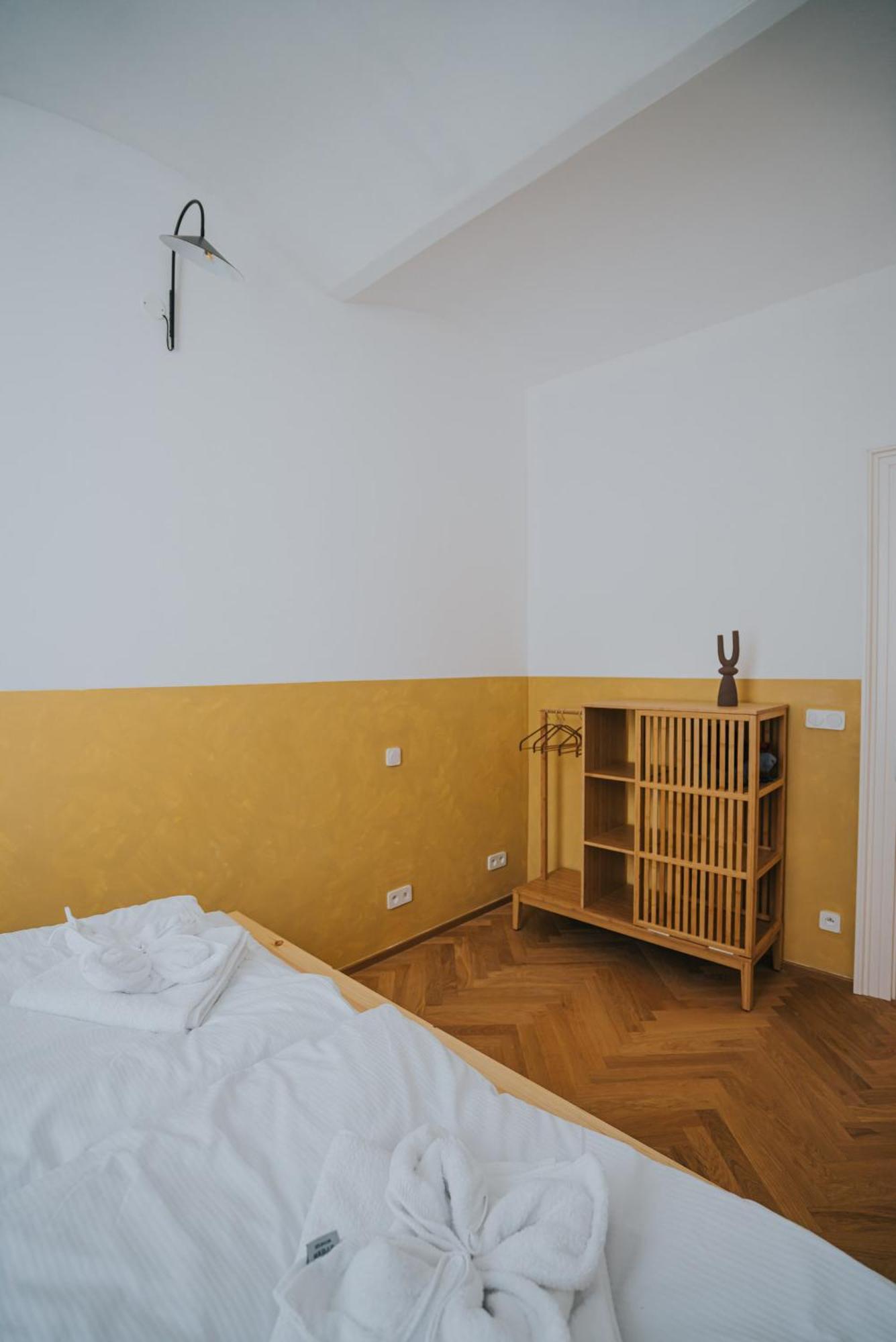 Bohemian Experience Aparthotel Prag Exteriör bild